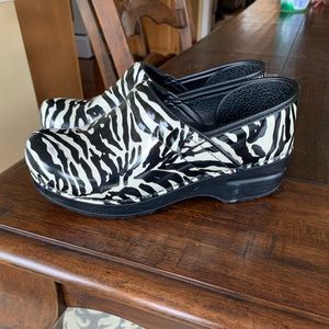 Zebra striped Dansko clogg